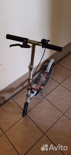 Самокат с ручным тормозом