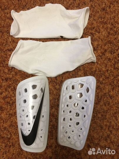 Футбольные щитки