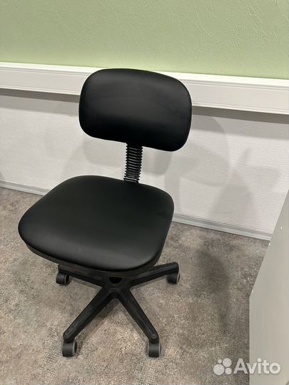 Кресло мастера маникюра