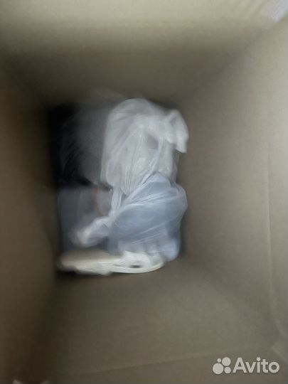 Коробка с разным барахлом