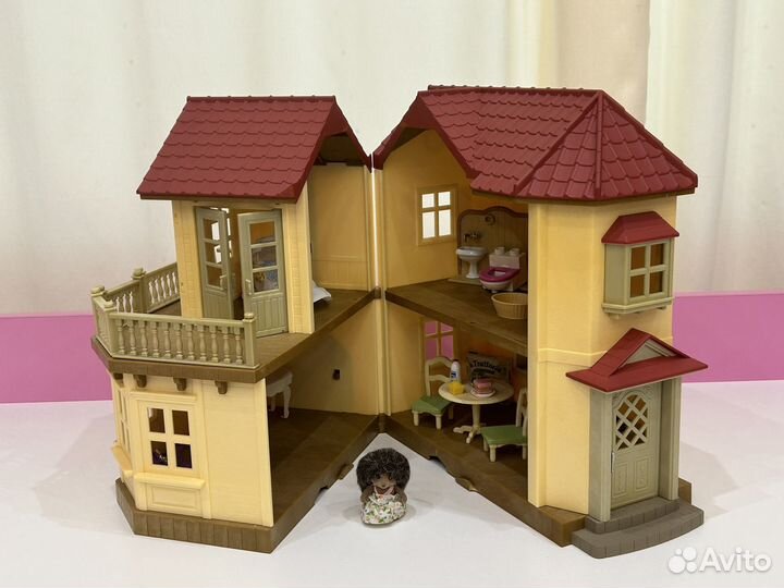 Дом Sylvanian Families (+мебель и ежик)