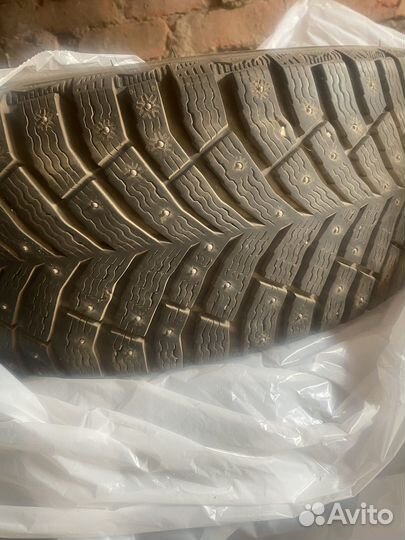 Michelin X-Ice North 4 215/55 R17 19B
