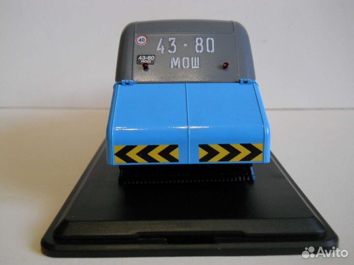 Модель подметально-уборочной машины пу-53