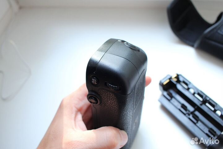 Универсальный батарейный блок MB-D16 для nikonD750