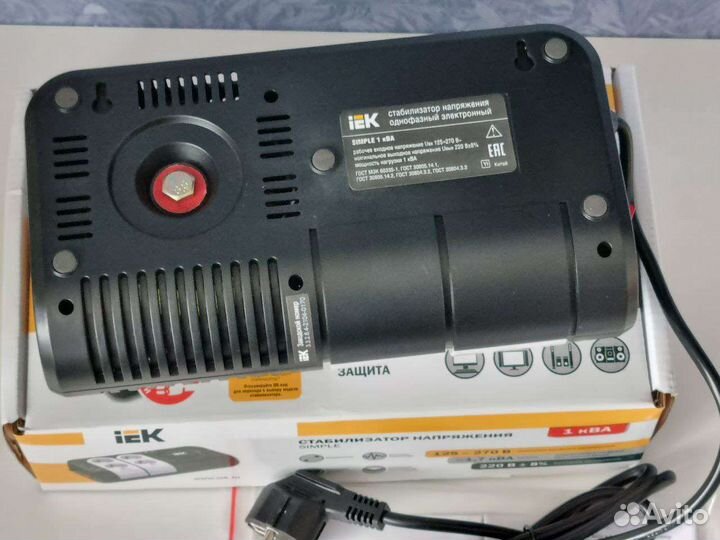 Стабилизатор напряжения IEK Simple 1 ква Новый