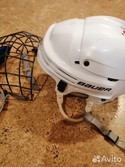 Детские хоккейные шлем и коньки