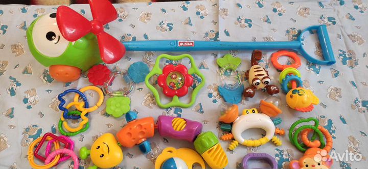 Развивающие игрушки для малышей пакетом