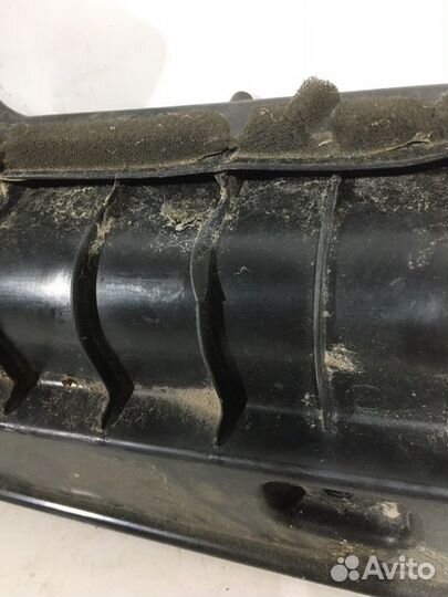 Дефлектор радиатора левый Kia Rio X-Line 2017