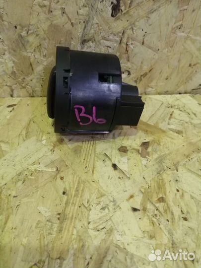 Переключатель света фар Volkswagen Passat B6