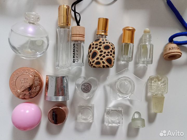 Флаконы и коробки из-под духов
