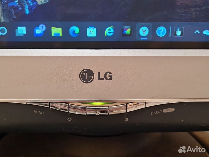Монитор LG flatron f920p