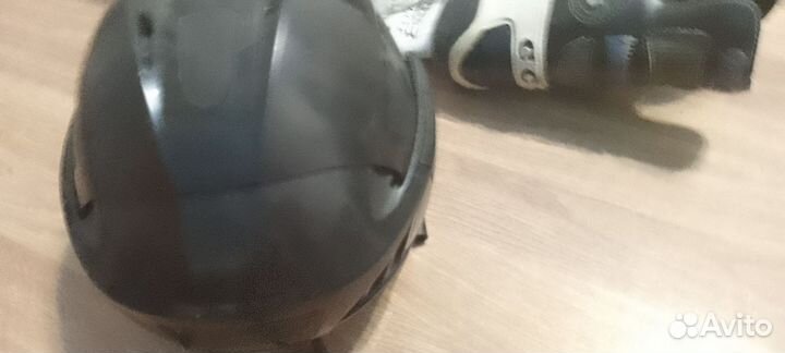 Коньки и шлем