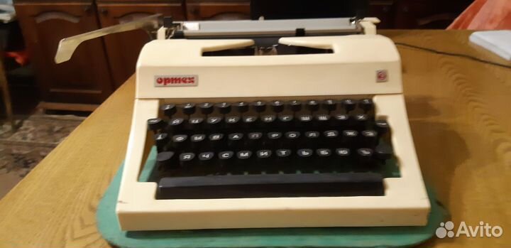 Печатная пишущая машинка