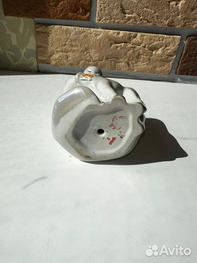 Фарфоровая статуэтка якутка С оленем