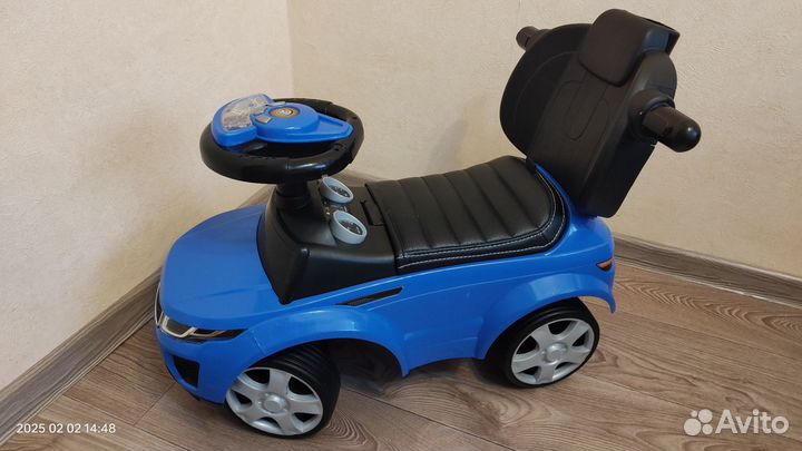 Машина каталка с ручкой