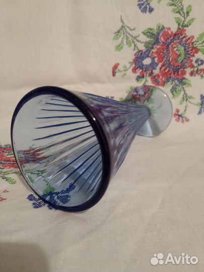 Ваза для цветов цветное стекло СССР. Неман