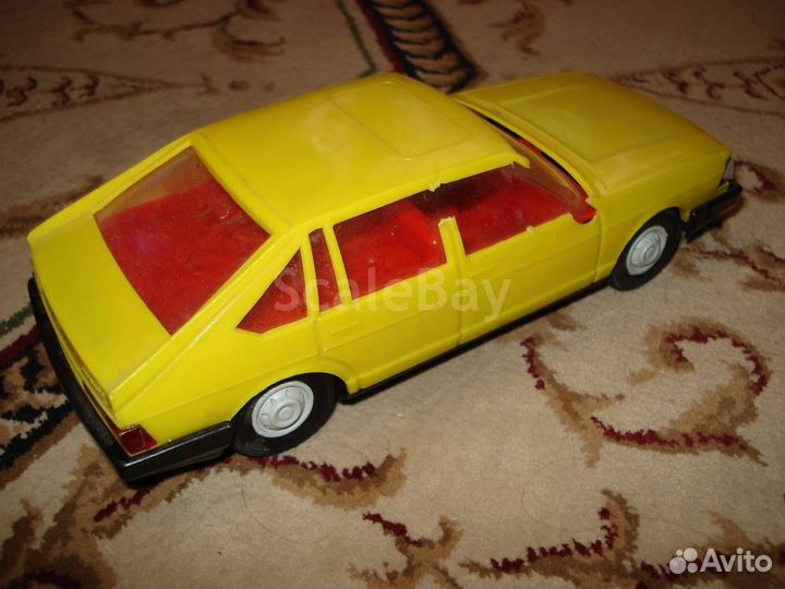 Инерционная игрушка audi 100 (гдр)