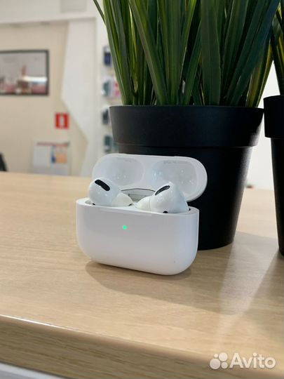 Apple AirPods Pro - White