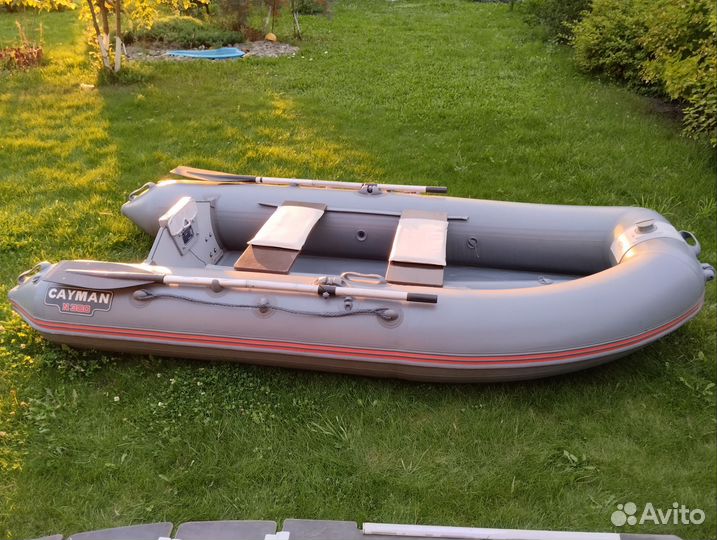 Лодка с мотром