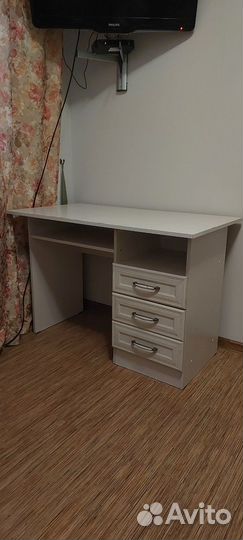 Письменный стол