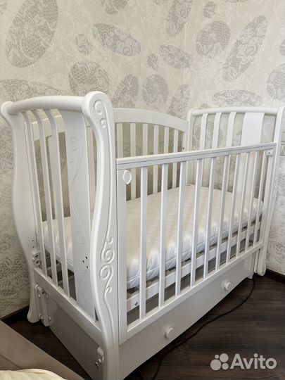 Кровать с маятником