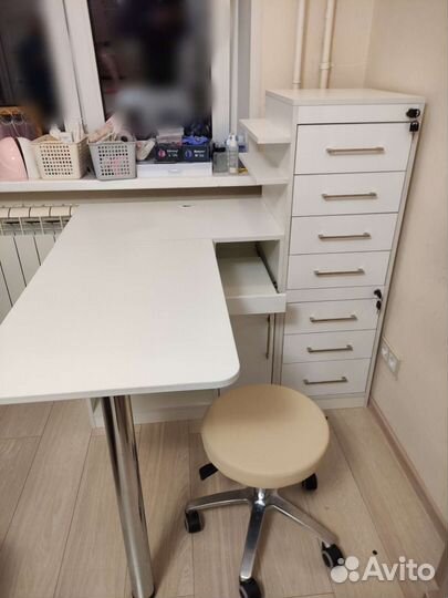 Маникюрный стол угловой