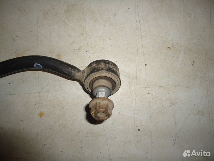 Стойка заднего стабилизатора левая