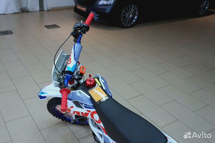 Kayo mini YX125EM pitbike Мотоцикл Витрина