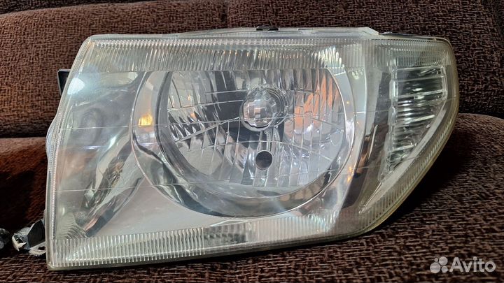 Фары Mitsubishi Pajero IO