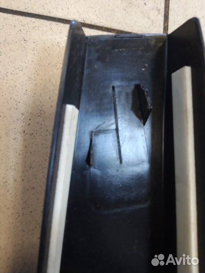 Накладка средней стойки наружняя правая Volkswagen