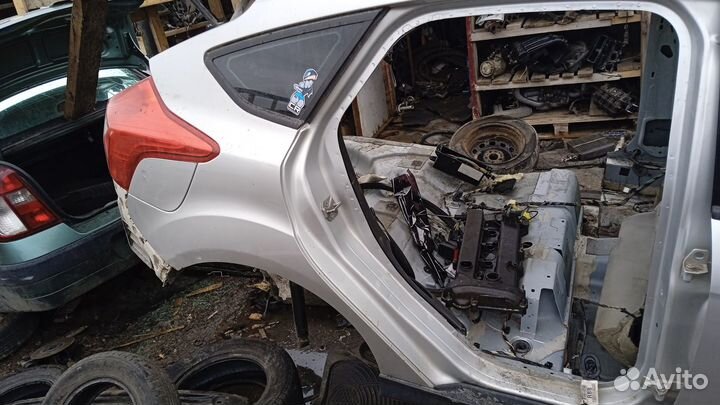 Заднее правое крыло Ford Focus 3