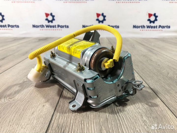 Подушка безопасности пассажирская (в торпедо)