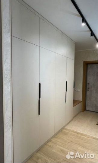 Шкаф распашной белый