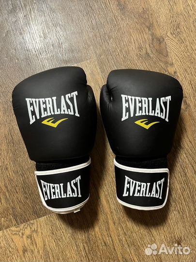 Боксерские перчатки everlast 10oz