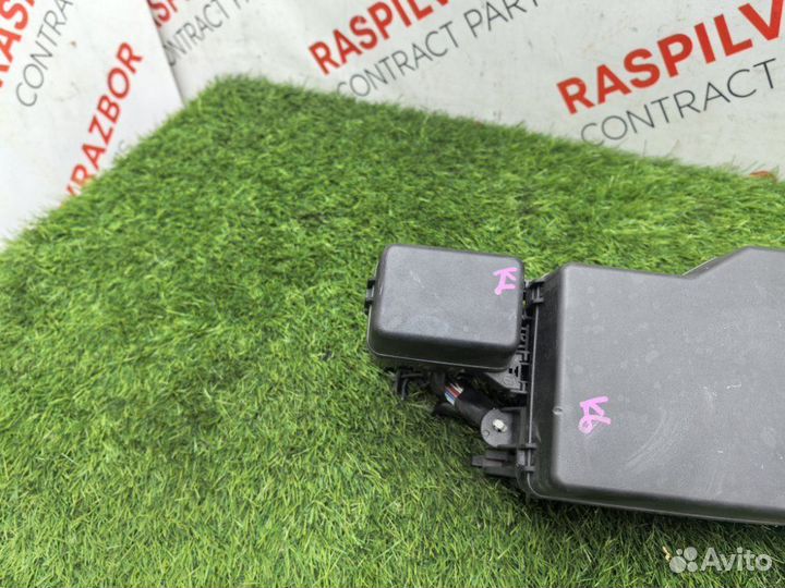 Блок предохранителей под капот Mazda Axela blefw