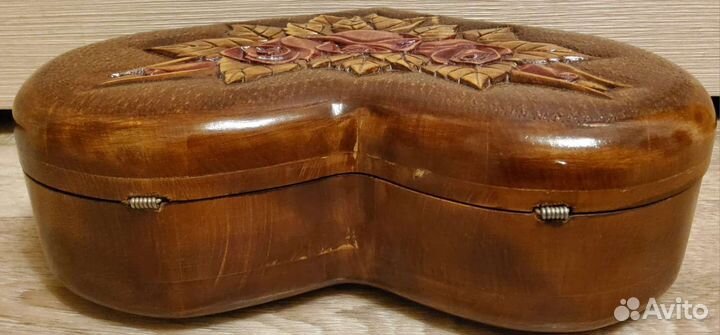 Девянная шкатулка в виде сердца