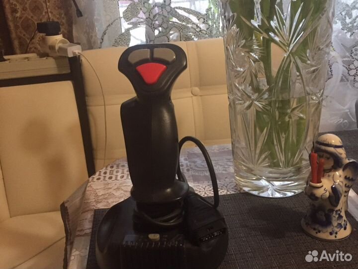 Игровой джойстик Genius