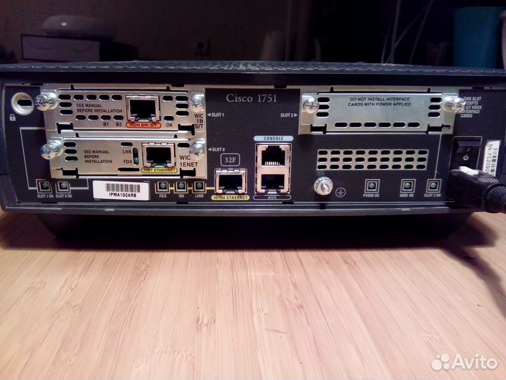 Продам маршрутизатор Cisco 1751