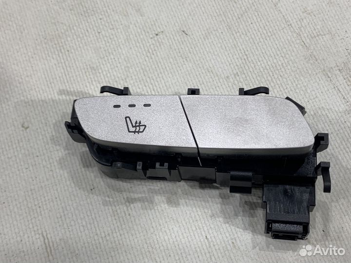 Кнопка подогрева сиденья Mercedes