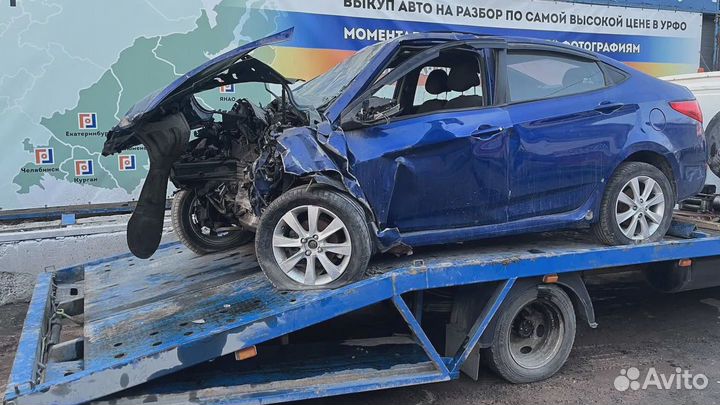 Обшивка двери передней правой Hyundai Solaris (RB)