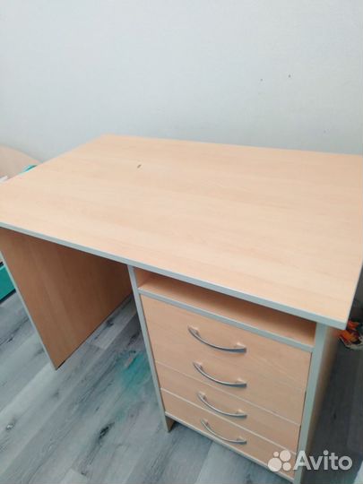 Стол письменный