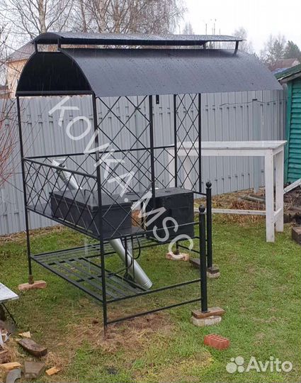 Мангал с крышей