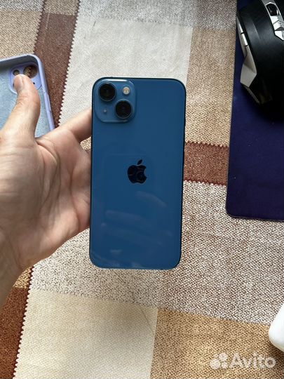 Телефон iPhone 13
