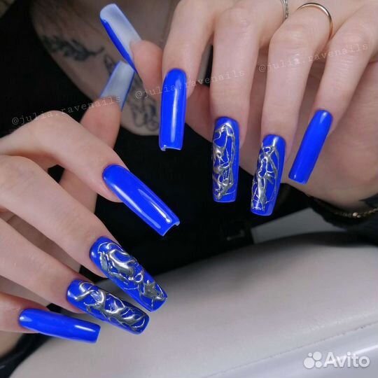 Мастер маникюра, модель на маникюр наращивание