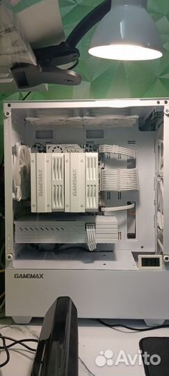 Мощный игровой компьютер белый