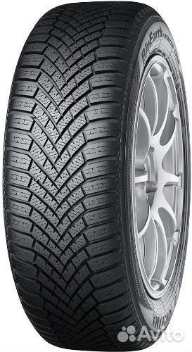 Yokohama BluEarth Winter V906 245/40 R18 97W