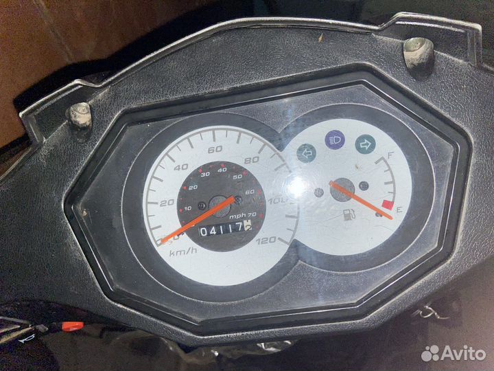 Продаю скутер 150 кубов поршневая новая