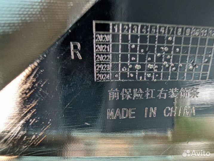 Молдинг бампера передний правый Geely Monjaro KX11