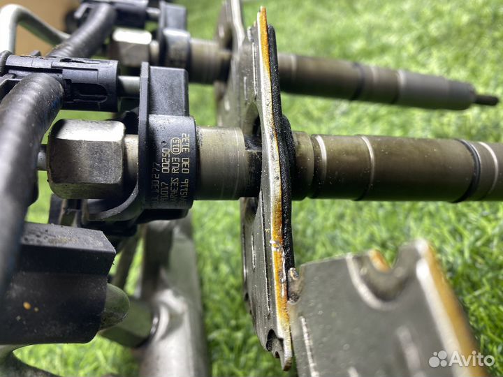 Форсунка дизельная Volkswagen Passat 03L130277