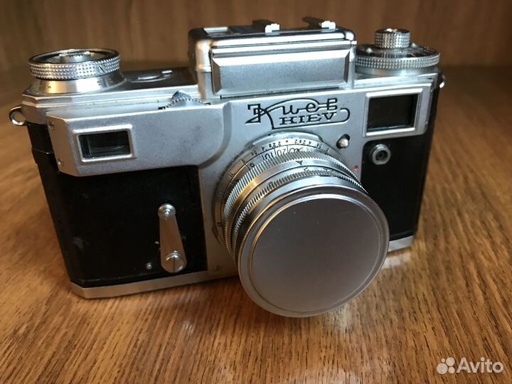 Пленочный фотоаппарат Киев с объективом Юпитер 8